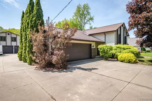 4133 LAHRING Road, Linden, MI 48451