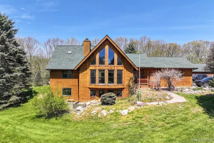 2600 JULIE Drive, Columbiaville, MI 48421