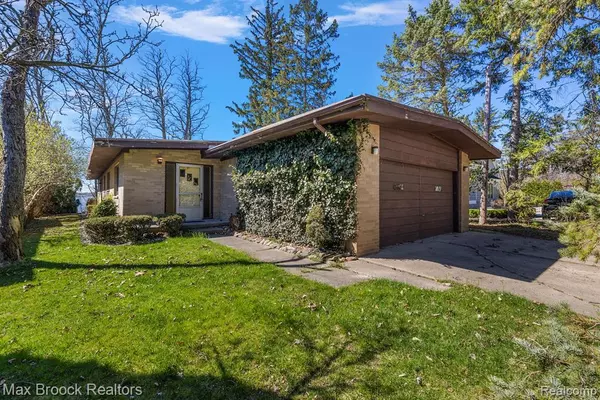 3549 WARDS POINT Drive, Orchard Lake Village, MI 48324