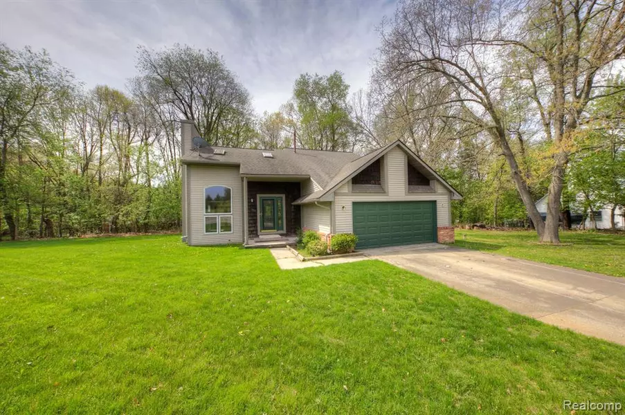 850 VILLAGE PINE Lane, Ortonville, MI 48462