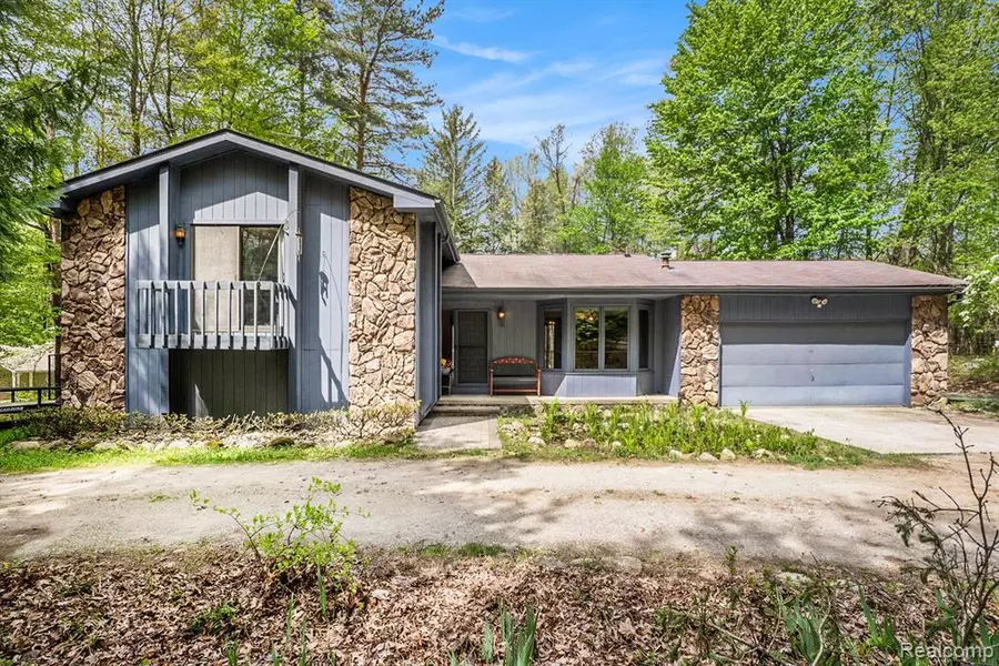 250 LINDA K Lane, Ortonville, MI 48462