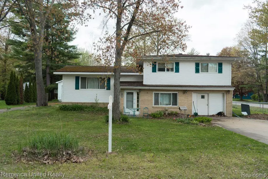 509 COLLINGWOOD Street, Houghton Lake, MI 48629