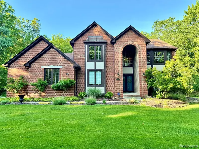 30400 HELMANDALE Drive, Franklin, MI 48025