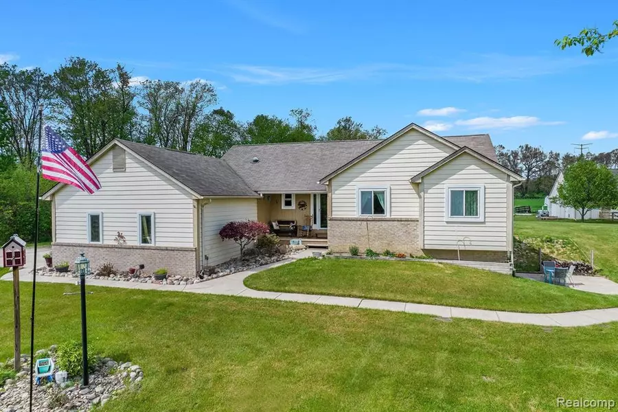 5100 GROVELAND Road, Ortonville, MI 48462