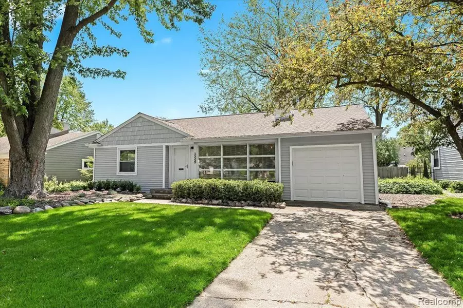 15559 BIRWOOD Avenue, Beverly Hills, MI 48025