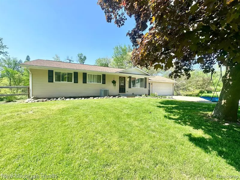 530 W NORWAY LAKE Road, Lapeer, MI 48446