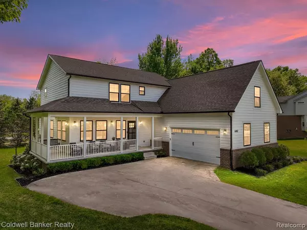 6082 VILLAGE Court, Clarkston, MI