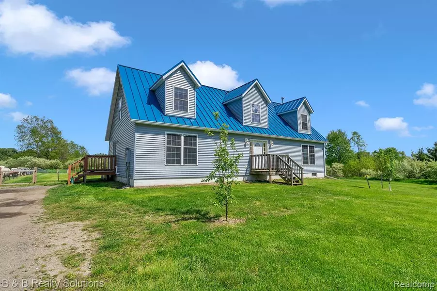 2864 N BLACKS CORNERS Road, Imlay City, MI 48444