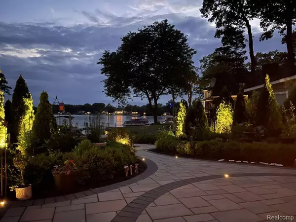 Wolverine Lake, MI 48390,2345 VENTURA Drive