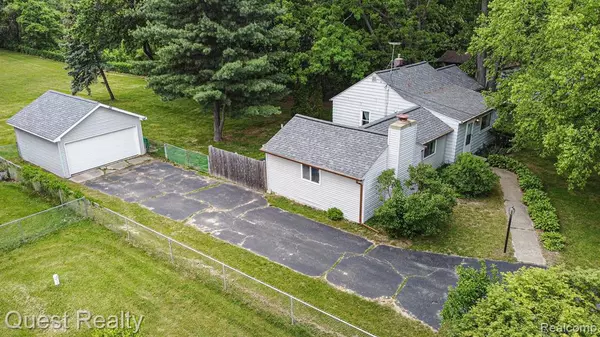 Lake Orion, MI 48362,772 MERRITT Avenue