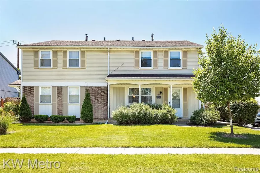 100 BEECHWOODE Lane, Pontiac, MI 48340