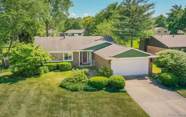 5573 FOX CHASE Lane, Clarkston, MI