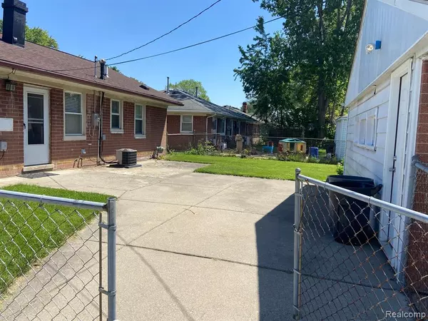 Madison Heights, MI 48071,1104 E BARRETT Avenue