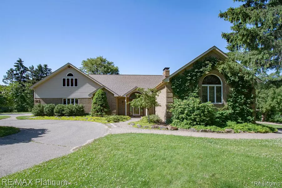 825 MARKWOOD Drive, Oxford, MI 48370