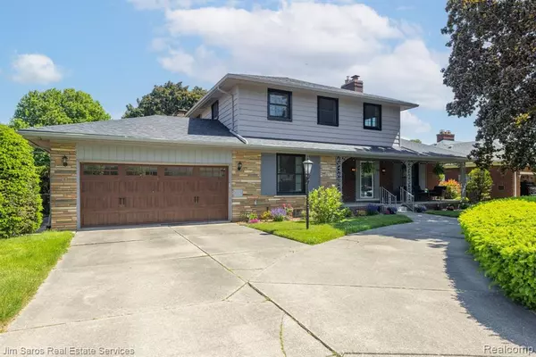 Grosse Pointe Shores, MI 48236,80 CRESTWOOD Drive