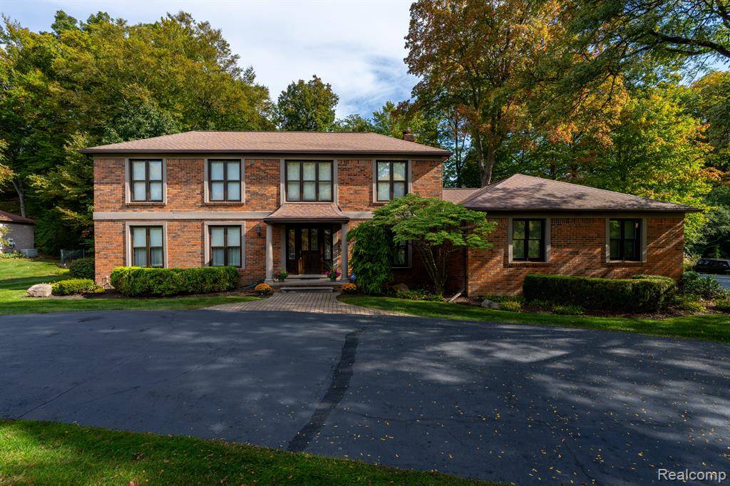 28400 Danvers Court, Farmington Hills, MI 48334