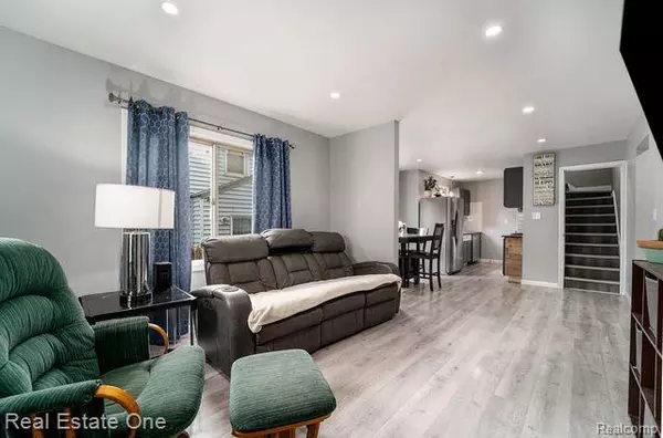 Pontiac, MI 48340,957 CAMERON Avenue