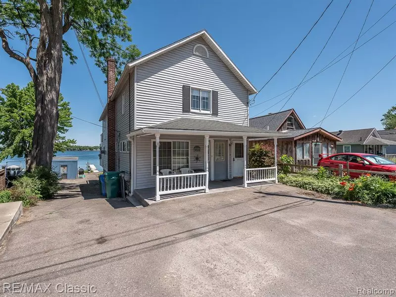 9518 MAIN Street, Whitmore Lake, MI 48189