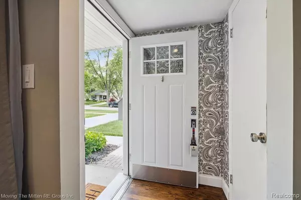 Beverly Hills, MI 48025,15575 BIRWOOD Avenue