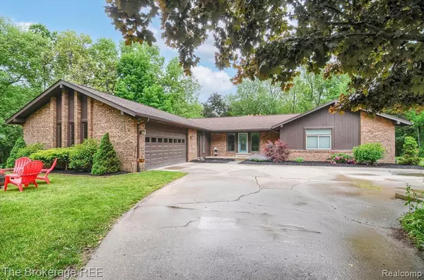 10270 CLARK Road, Davisburg, MI 48350