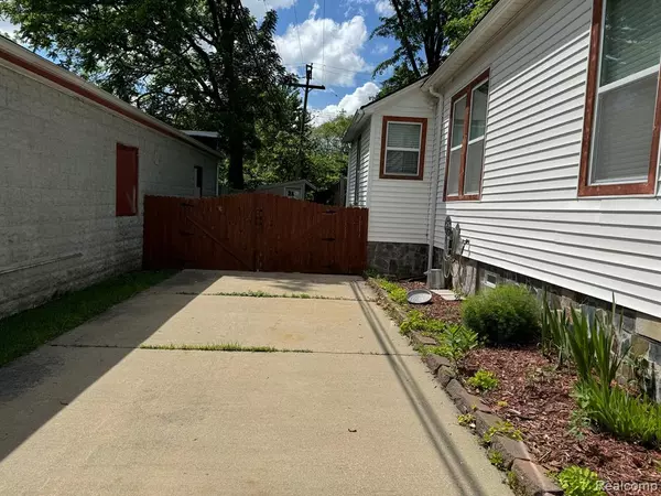 Mount Clemens, MI 48043,206 SOUTH Avenue
