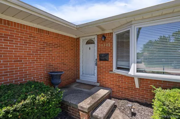 Madison Heights, MI 48071,30725 WHITTIER Avenue