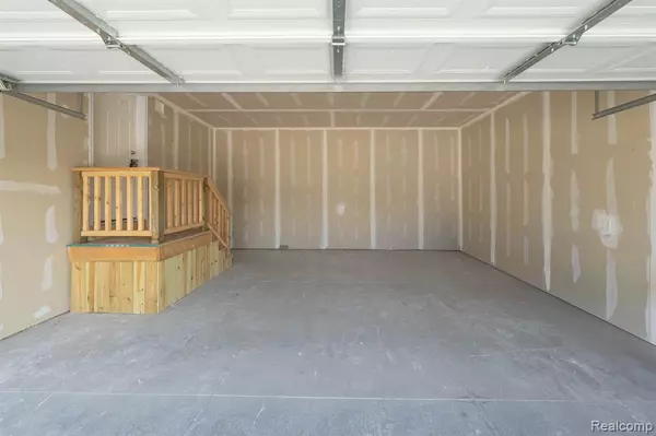 Lapeer, MI 48446,2775 NAPLES Court