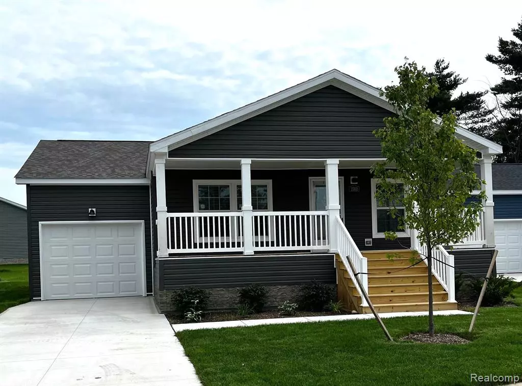 Lapeer, MI 48446,2760 NAPLES Court