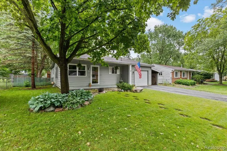 1900 HAMILTON Street, Holt, MI 48842