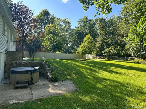 East Lansing, MI 48823,702 GAINSBOROUGH Drive