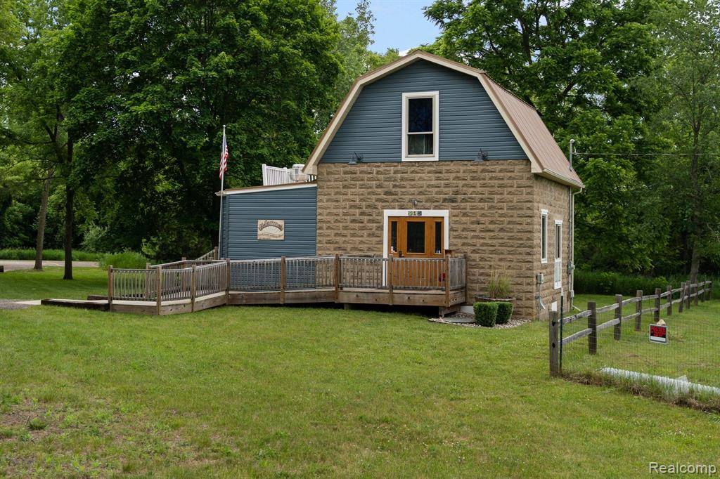 915 S CLINTON Street, Stockbridge, MI 49285