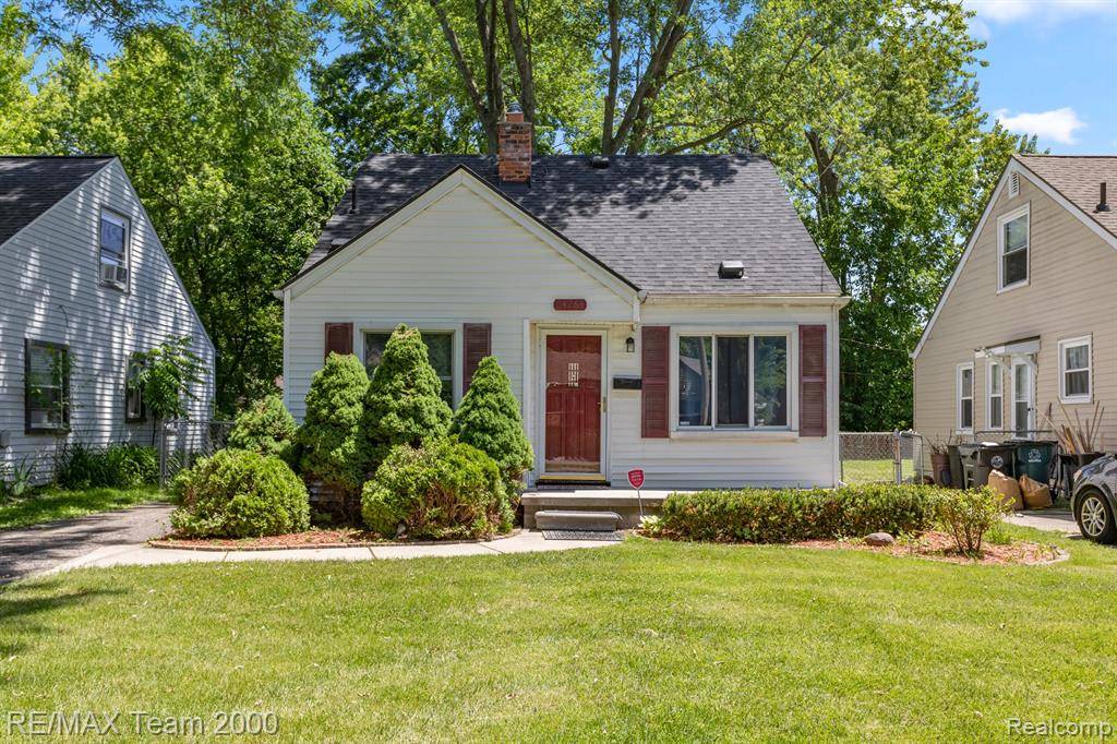 24264 CLOVERLAWN Street, Oak Park, MI 48237