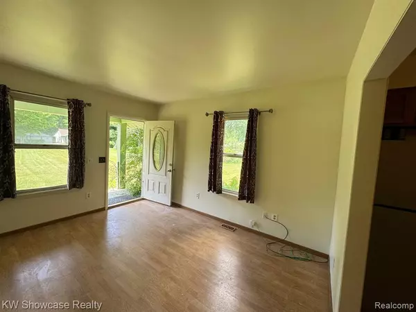 Farmington Hills, MI 48336,21420 PARKER Street