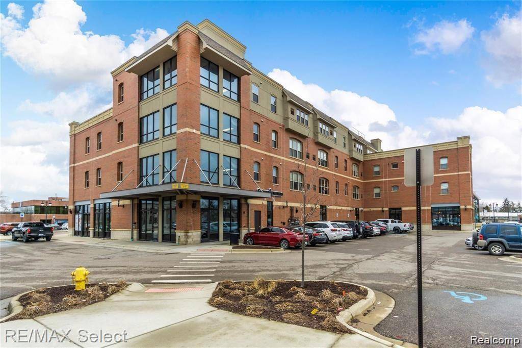 134 N LEROY Street, Fenton, MI 48430