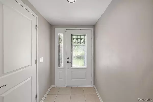 Beverly Hills, MI 48025,15811 BIRWOOD Avenue