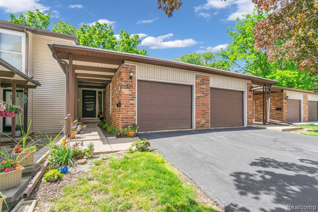 515 OAKBROOK Circle, Flushing, MI 48433