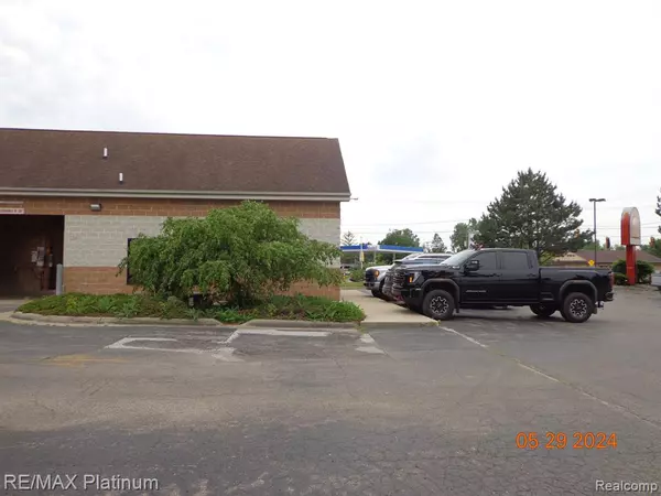 Grand Blanc, MI 48439,1017 E GRAND BLANC Road