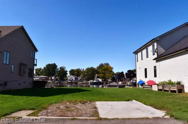 Gibraltar, MI,30612 ISLAND Drive