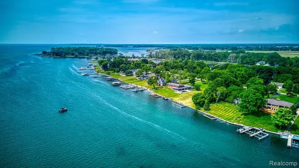 Grosse Ile, MI 48138,28059 ELBA Drive