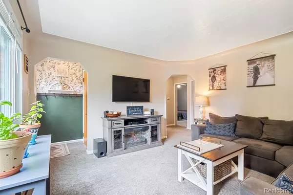 Mount Clemens, MI 48043,10 ELLWOOD Street