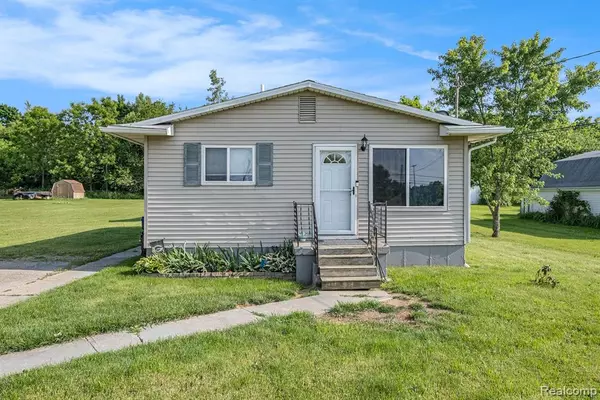 716 E MCNEIL Street, Corunna, MI 48817