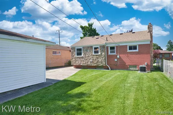 Allen Park, MI 48101,16136 THOMAS Avenue