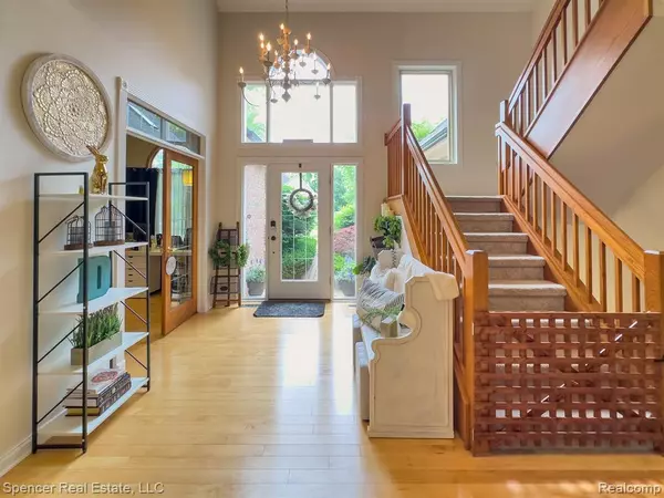 Davisburg, MI 48350,10190 CREEKWOOD Trail