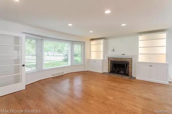 Beverly Hills, MI 48025,32011 SHERIDAN Drive