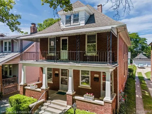 Grosse Pointe Park, MI 48230,1243 Lakepointe Street