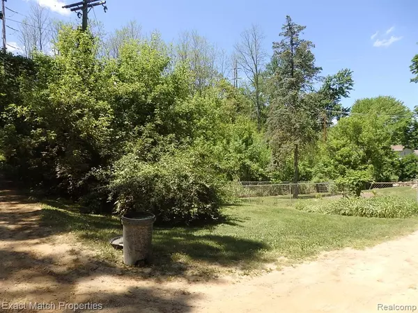 Auburn Hills, MI 48326,Lot 26 N. Lake Angelus Rd.