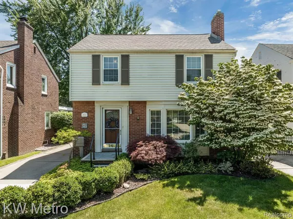 Grosse Pointe Woods, MI 48236,2033 NORWOOD Drive