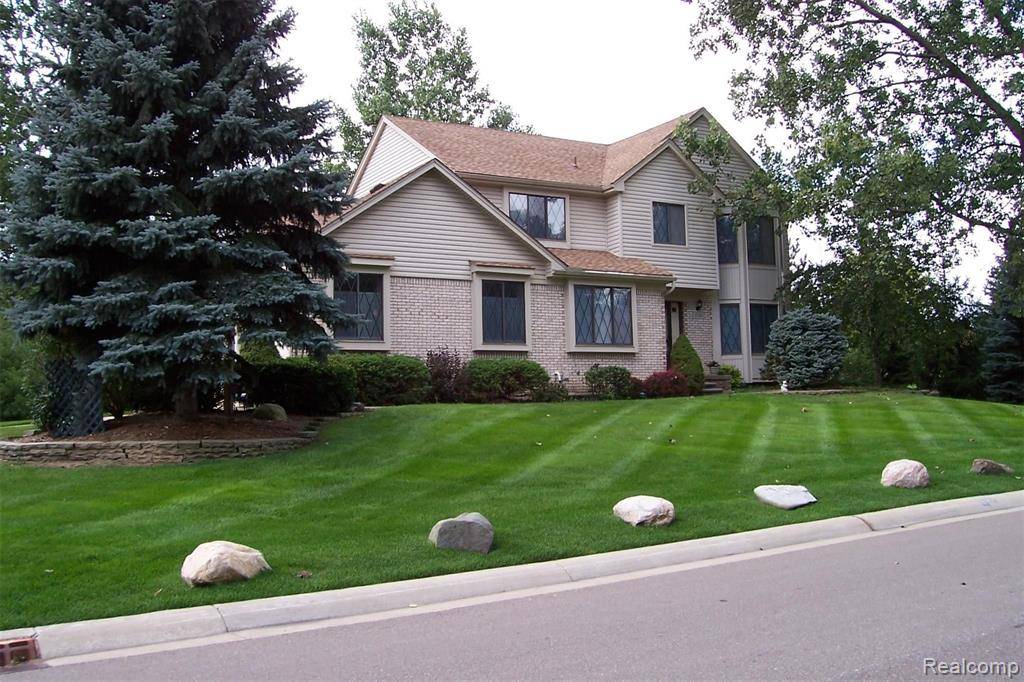2138 WILLOW LEAF Drive, Rochester Hills, MI 48309