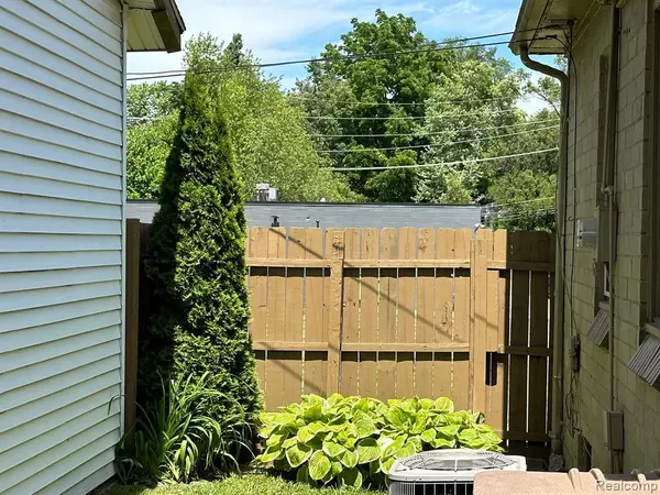 Pontiac, MI 48340,1549 TELEGRAPH Drive