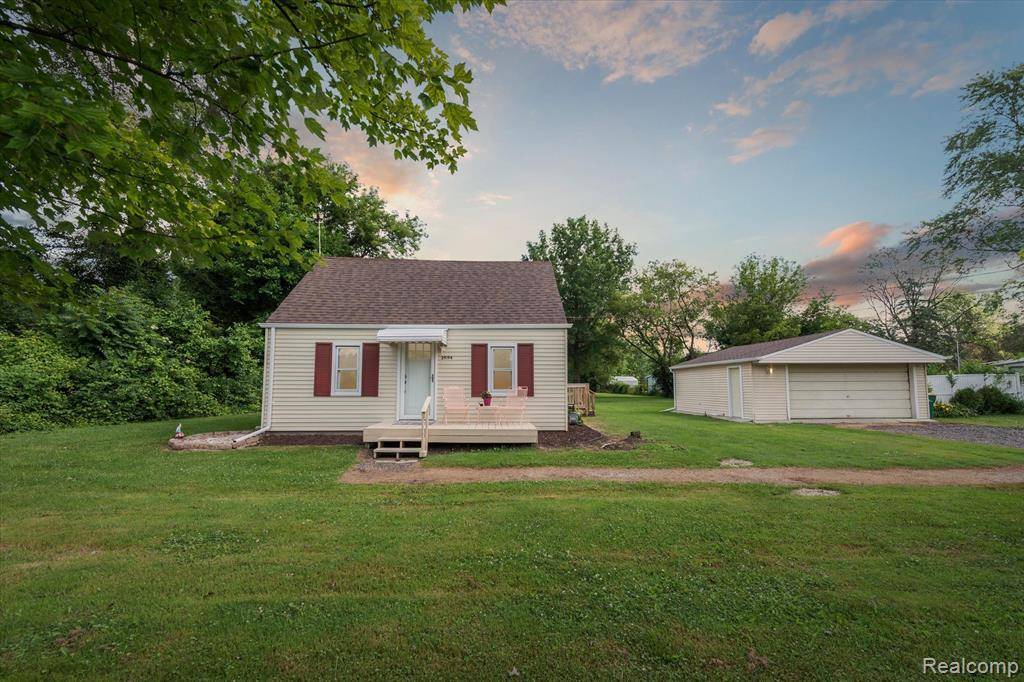 29194 GRIX Road, New Boston, MI 48164